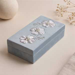 Caja de Joyería Bordada a Mano con Diseño Floral, Duradera, de Terciopelo Azul Claro, Forma Cuadrada, Accesorio Decorativo Navideño para el Hogar - Product Image 1