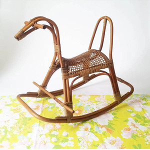 Caballo balancín de ratán natural para niños, juguete de aprendizaje para bebés. - Product Image 3