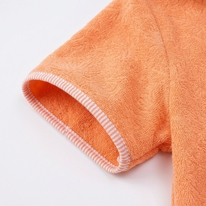 Robe de plage à capuche pour filles en gros, 100 % polyester, mignonne, à manches courtes, avec fermeture éclair sur le devant et ourlet à volants, pour la plage et la piscine, fabrication sur mesure avec étiquette personnalisée - Product Image 5