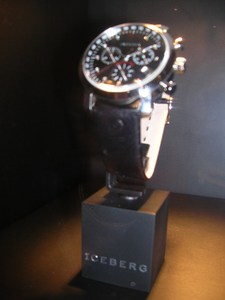 <span class=keywords><strong>2025</strong></span> Chất lượng cao tùy chỉnh thực hiện rõ ràng Acrylic đồng hồ hiển thị trường hợp với CC Cuff cửa hàng hiển thị đứng cho đồng hồ - Product Image 2