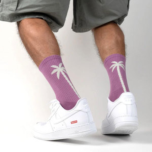 Rug Riders Chaussettes d'été respirantes en tricot pour hommes, couleur unie, avec motif feuille de palmier, paire violette et grise - Product Image 5