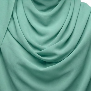 ผ้าคลุมไหล่ชีฟองสีพื้นสำหรับผู้หญิง สีเขียวมิ้นท์ ผ้าพันคอสำหรับใช้ในชีวิตประจำวัน เนื้อผ้าบางเบา สไตล์ชาติพันธุ์ - Product Image 5