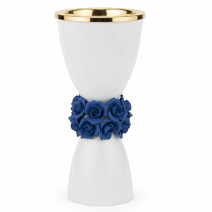 Elegante Quemador de Incienso de Metal Blanco con Diseño de Reloj de Arena, Adornado con Rosas Azules y un Borde Dorado Pulido para un Ambiente Lujoso - Product Image 3