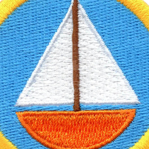 Patch thermocollant circulaire avec motif de voilier brodé, fond bleu, coque orange, voiles blanches, bordure jaune - Product Image 4
