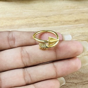 Anillos de Latón Boho con Diseño Único de Flecha, Estilo Moderno, para Mujer, Chapados en Oro de 18k, Banda Geométrica Minimalista, Venta al por Mayor/OEM - Product Image 4