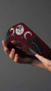 Diadema Exclusiva Negra con Flores y Cuentas, Hecha a Mano con Pedrería de Cristal, Adorno de Moda para el Cabello, Estilo Boutique - Product Image 5