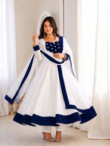 ชุดเดรส Anarkali ผ้าไหมแฟนดี้ งานปักลายฉลุและประดับเลื่อม พร้อมกางเกงและผ้าคลุมไหล่ ชุดสำเร็จรูปพร้อมสวมใส่ - Product Image 4
