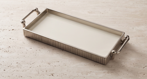 Plateau rectangulaire moderne en métal cannelé émaillé blanc avec poignées sphériques argentées, plat décoratif pour table ottoman ou plateau de service - Product Image 5
