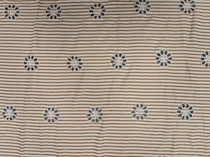 Tela de Algodón a Rayas de Primera Calidad con Bordado Broderie Anglaise – Material de Encaje Calado Color Mostaza y Blanco para Prendas de Vestir y Decoración del Hogar - Product Image 5