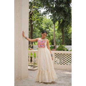 Robe de soirée brodée multi-fils spéciale Navratri - Product Image 6