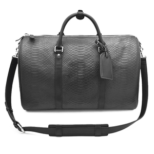Sac de voyage en cuir de serpent noir, grand format, fait main, design personnalisé, pour la nuit et l'organisation - Product Image 3