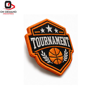 Badges de tournoi personnalisés en tissu sergé avec support thermocollant, qualité professionnelle, marque privée, livraison rapide, en vente - Product Image 2