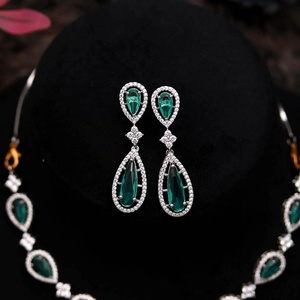 Conjunto de Collar de Esmeralda Colombiana Cultivada en Laboratorio de Primera Calidad, Forma de Pera, Chapado en Oro Blanco de 18K, Joyería Nupcial para Mujer - Product Image 2