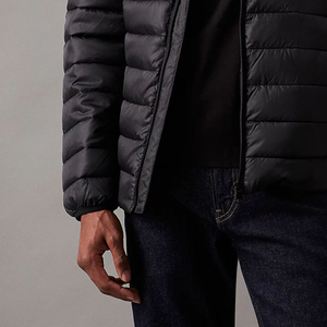 Veste matelassée imperméable légère en polyester sur mesure, coupe classique, col montant, poches zippées à la taille, vêtement d'extérieur d'hiver - Product Image 3
