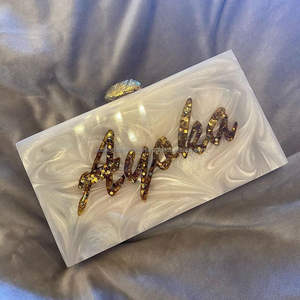 Accessoires de mode pour femmes Sacs à main Pochette en résine époxy de qualité avec style ange fantaisie fait à la main par un fabricant indien - Product Image 6