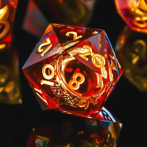 Set di Dadi DND con Anello, Dadi in Resina con Bordi Affilati, Inclusione Anello Dorato Adatto per Dadi D&D Il <span class=keywords><strong>Signore</strong></span> <span class=keywords><strong>degli</strong></span> <span class=keywords><strong>Anelli</strong></span>, <span class=keywords><strong>Giochi</strong></span> di Ruolo RPG, Rosso - Product Image 3