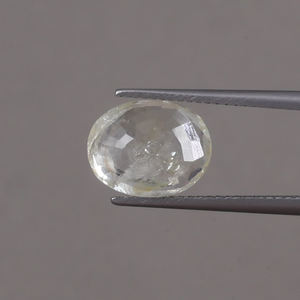 พลอยแซฟไฟร์สีเหลืองธรรมชาติทรงรีขนาด 11.5x9 มม. น้ำหนัก 5.09 กะรัต ได้รับการรับรองจาก IGI เหมาะสำหรับทำเครื่องประดับ เปลี่ยนสีได้ตามธรรมชาติ 100% - Product Image 3