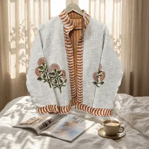 Veste florale pour femme à col rabattu, épaules tombantes, manches longues, imprimé floral blanc, collection printemps, lot en gros à vendre - Product Image 2