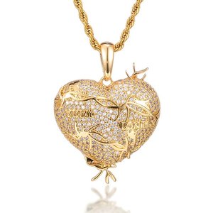 Collier pendentif cœur plaqué or avec breloque CZ glacée, chaîne en laiton style corde, bijoux hip-hop pour hommes et femmes - Product Image 2