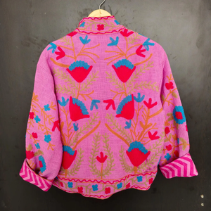 Veste matelassée en coton brodée à la main de couleur rose vif, style bohème Suzani, vêtement artisanal pour femmes, manteau bohème - Product Image 3