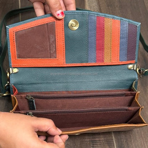 Nuevo bolso de mano RFID de cuero reciclado multicolor para mujer, bolso de hombro tipo bandolera pequeño con varios compartimentos y estampado de animales - Product Image 6