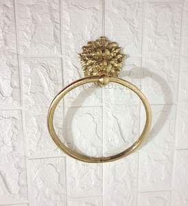 Porte-serviette mural rond en laiton finition or, style moderne et luxueux, pour salle de bain, hôtel et usage résidentiel - Product Image 1