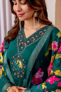 Ensemble pantalon droit en soie viscose de luxe avec broderie multi-fils et dupatta en soie Chanderi, vêtements ethniques indiens - Product Image 3