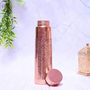 ขวดน้ำพีซี 750 มล. ปลอดสาร BPA สำหรับปั่นจักรยาน ตั้งแคมป์ ดีไซน์ฝาเปิดแบบพับพร้อมหูจับ ดูดดื่มได้โดยตรง ใช้กับน้ำร้อนได้ เหมาะเป็นของขวัญทางธุรกิจ - Product Image 5
