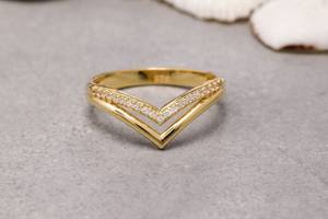 Anillo de Diamantes con Corte Redondo Minimalista en Forma de V, Cultivado en Laboratorio, con Oro Amarillo de 14K, Joyería Fina, Regalo de Compromiso o Boda para Enamorados - Product Image 1