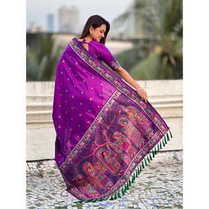 Sari de Seda Baluchari Morada con Bordado Zari de Elite Weaves para Vestimenta India y Pakistaní - Product Image 4