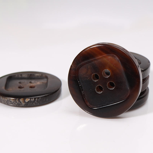 Botones de Cuerno Natural de Búfalo Hechos a Mano, Ecológicos, Diseño Personalizado, Cuadrados, Lisos, de 4 Agujeros, para Coser - Product Image 6