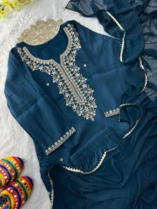 Conjunto de Kurti de Seda Romana de Diseño - Bordado Elegante para Mujer - Product Image 3