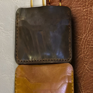 Portefeuille en cuir véritable fait main avec surpiqûres, texture exotique, plusieurs emplacements pour cartes, compartiments pour billets, style urbain - Product Image 3