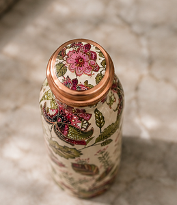 Bouteille d'eau artisanale en cuivre pur imprimée avec un motif floral, bouchon en cuivre étanche et finition élégante - Product Image 6