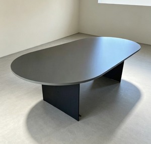 Mesa de Conferencia Ovalada Modelo AY, Tablero de MDF, Patas de Metal, Diseño Minimalista, Muebles de Oficina Duraderos, Uso Comercial, 6 Plazas - Product Image 1