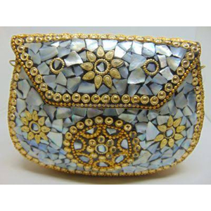Sac à bandoulière rectangulaire en résine mosaïque perlée fait main avec motif pierre rouge et verte, pochette de soirée |   Artisanat en résine - Product Image 6
