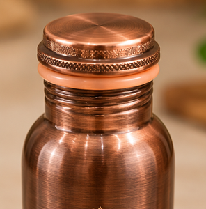 Bouteille d'eau en cuivre gravée à la main de qualité supérieure 900 ml, design inspiré des chakras, bouchon à vis anti-fuite, coffret cadeau de luxe moderne - Product Image 6