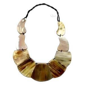 Tradebyd Fashion Horn Necklace Bijoux faits à la main Parfait pour les fêtes de mariage et le style décontracté par glowin fashion - Product Image 1