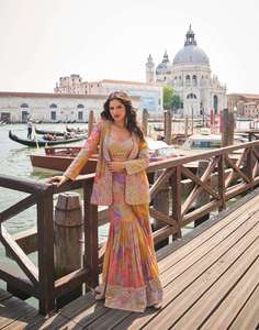 Traje de seda Chinon con bordado en la parte delantera y trasera, chaqueta con trabajo de espejo, blusa y Gharara, elegante ropa india femenina. - Product Image 1