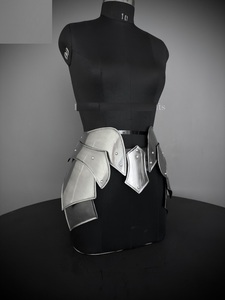 Cinturón de Armadura Plateado en Latón y Cristal, Forma Redonda, Pieza de Arte Metálica de Moda, Imitación Antigua Moderna - Product Image 1