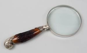 Loupe de poche de collection avec poignée en laiton, taille et logo personnalisables, design moderne, haute qualité, faite à la main pour l'affichage d'objets anciens - Product Image 1