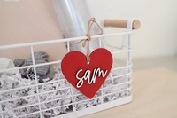 Etiquettes suspendues en bois en forme de cœur gravées avec un nom personnel Delarchi, accessoires décoratifs mignons pour la Saint-Valentin HT30