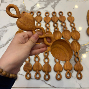 Cuillère à miel en bois à long manche, fabriquée à la main en bois naturel, cuillère à café et à jus, fabricant en gros - Macy - Product Image 1