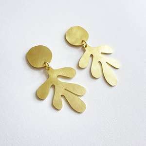 Flowery pattern handmade brass earring premium luxury american design - wholesale - Product Image 1