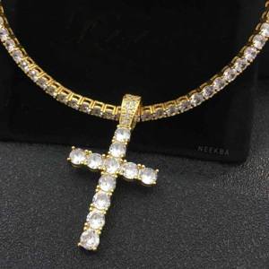 Colgante de Cruz con Piedras de Moissanita en Plata 925 – Pieza de Lujo, Colgante de Cruz con Moissanita Engastada a Mano - Product Image 6