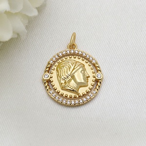 Collier ras du cou en argent sterling S925 plaqué or avec micro-pavé de zircon, pendentif délicat style rustique Reine Roi Roière - Product Image 2