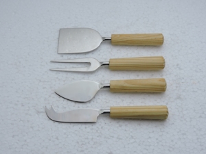 Ensemble de 4 ustensiles à fromage écologiques en acier inoxydable avec poignées en résine antidérapantes et légères pour plateaux de fromages - Product Image 5