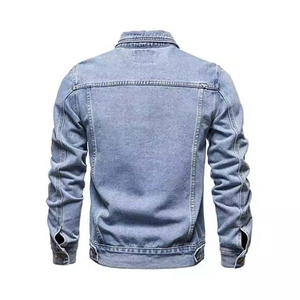เสื้อแจ็คเก็ตยีนส์ทรงเข้ารูปสำหรับผู้ชาย สีฟ้าอ่อน ผ้าฝ้ายสโตนวอช ปิดกระดุม สวมใส่สบายๆ สำหรับฤดูใบไม้ร่วง - Product Image 2