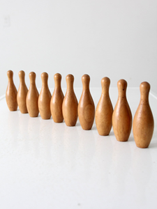 Jeu de quilles à neuf quilles en bois naturel poli fait main, design autoportant, pour intérieur/extérieur, jeu familial et pour enfants - Product Image 1