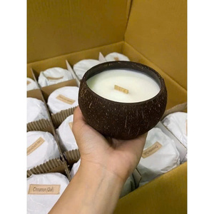 Vela artesanal en frasco de cáscara de coco con aroma natural a coco, ecológica, decoración para el hogar, regalo. - Product Image 6